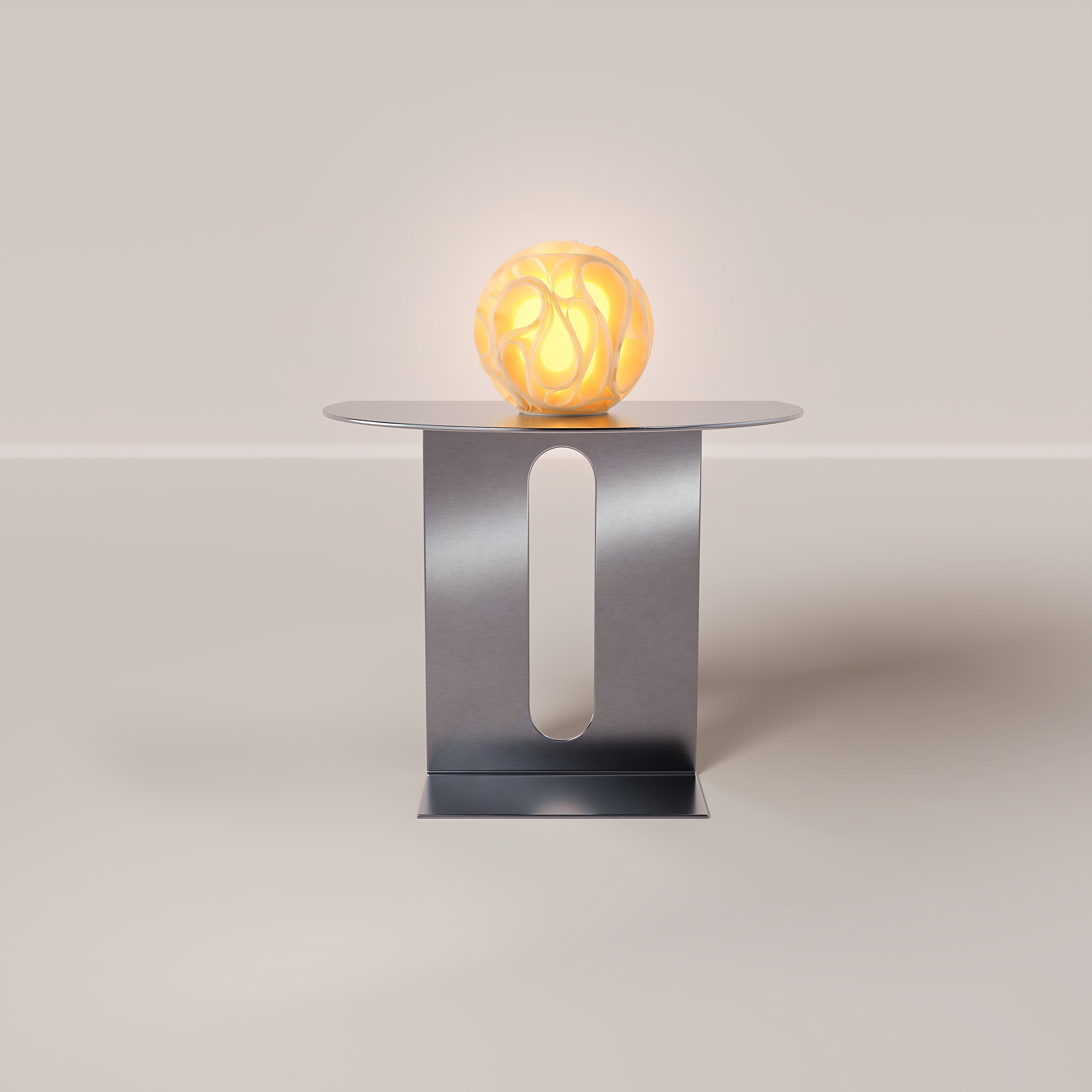 O1 Gravity Sculpted Lamp