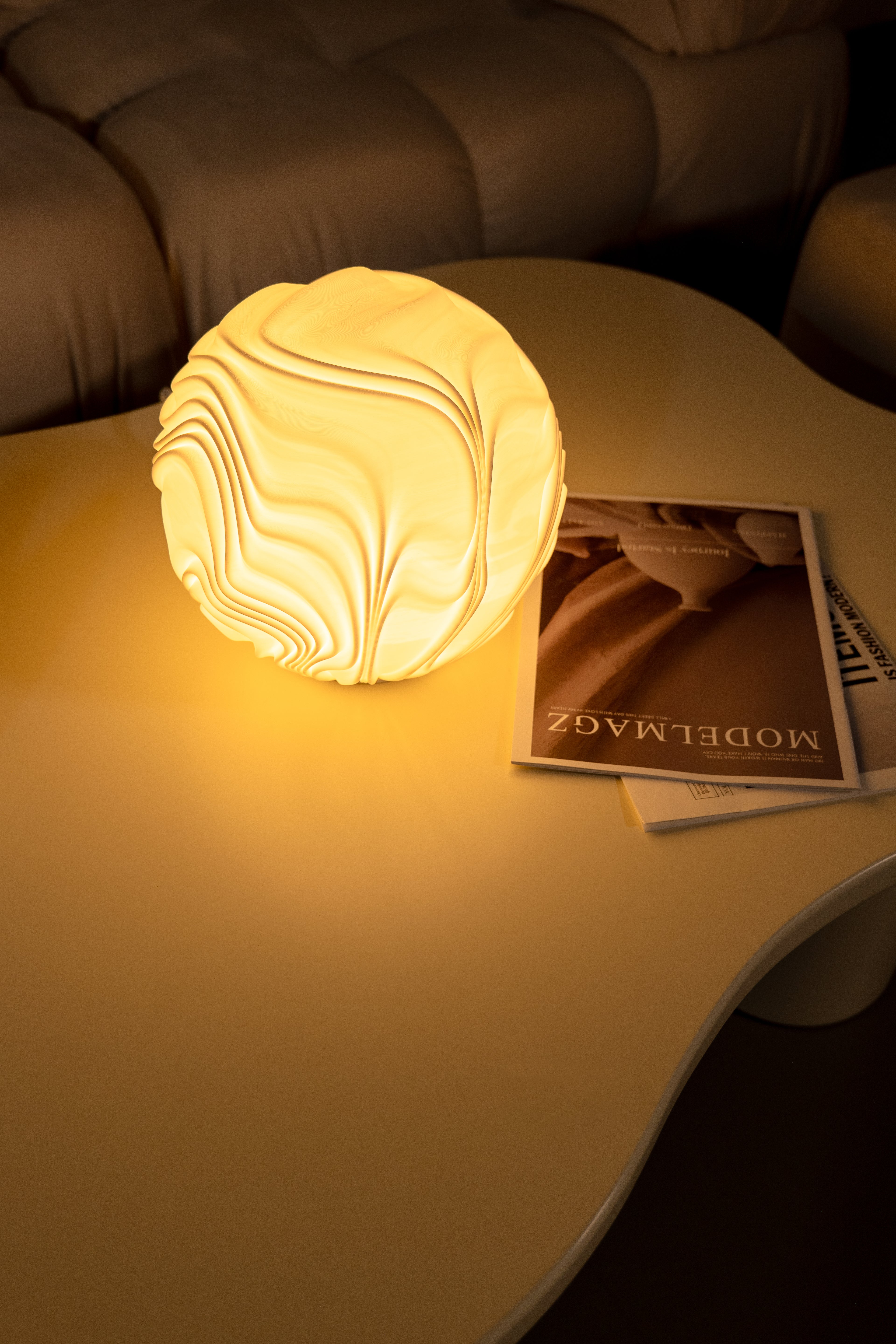 O4 Flow Sculpted Lamp