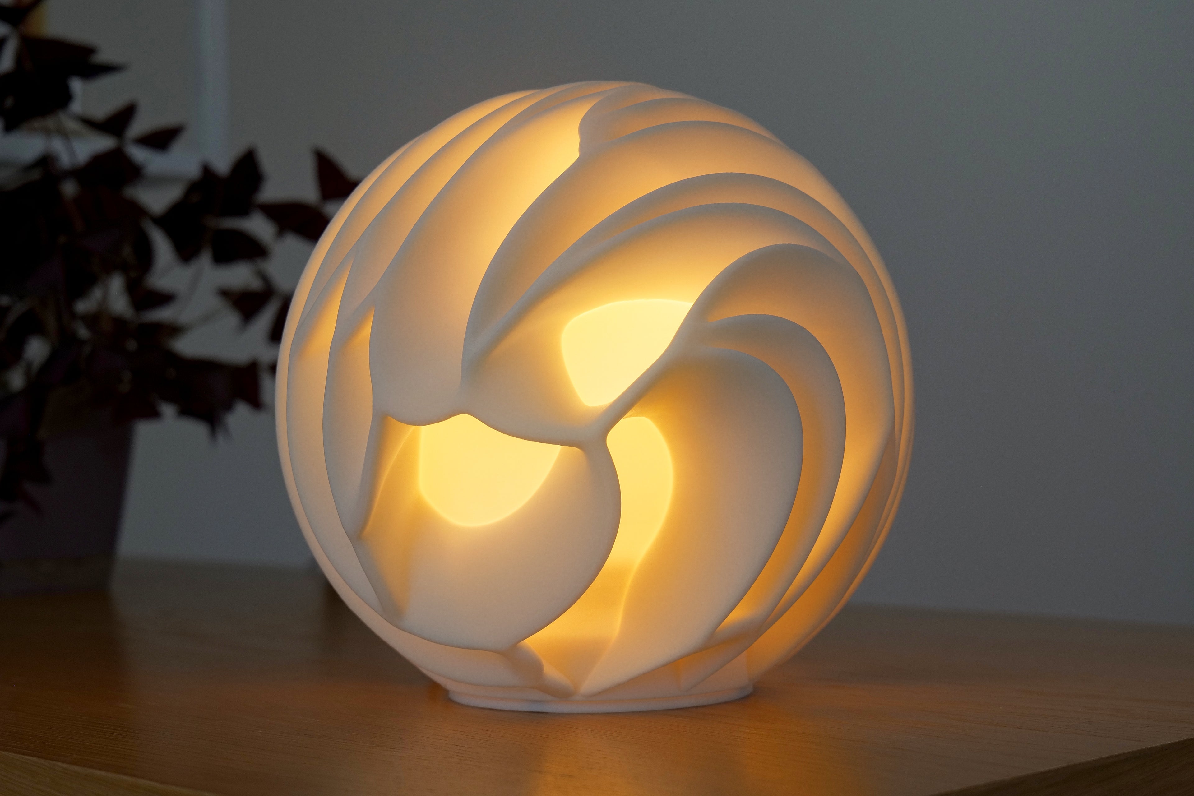 O6 Lava Sculpted Lamp