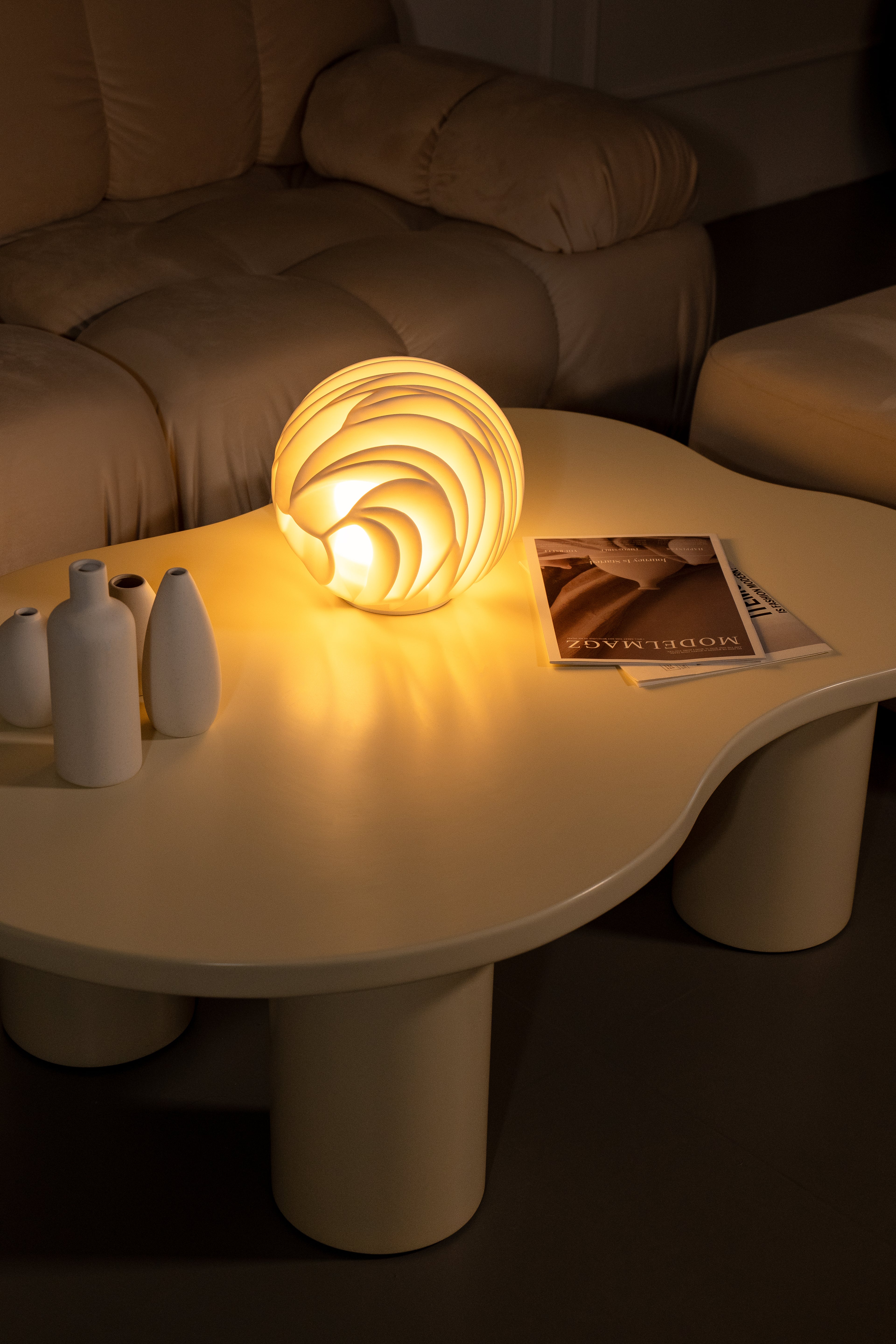 O6 Lava Sculpted Lamp