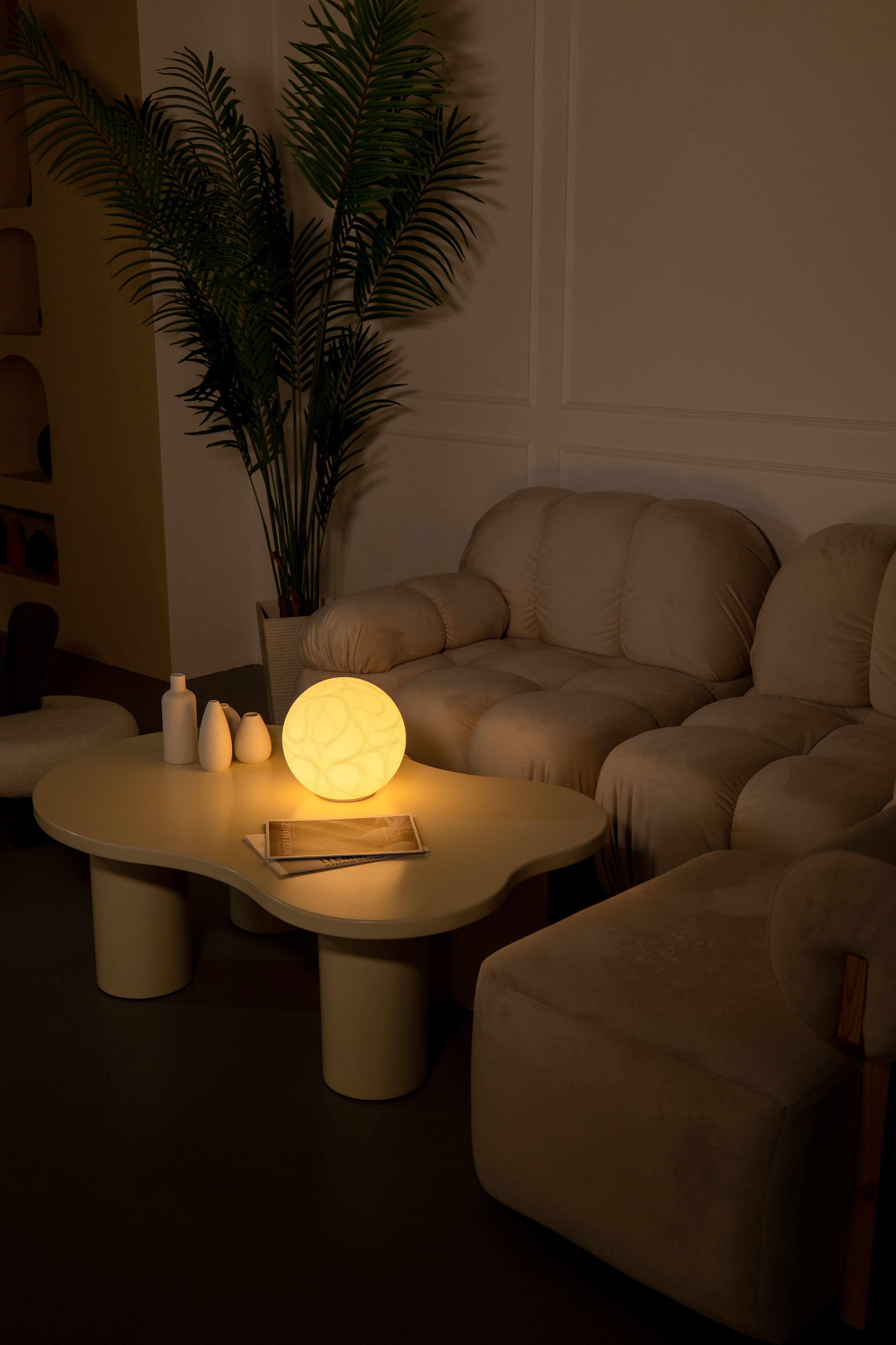 O8 River Sculpted Lamp