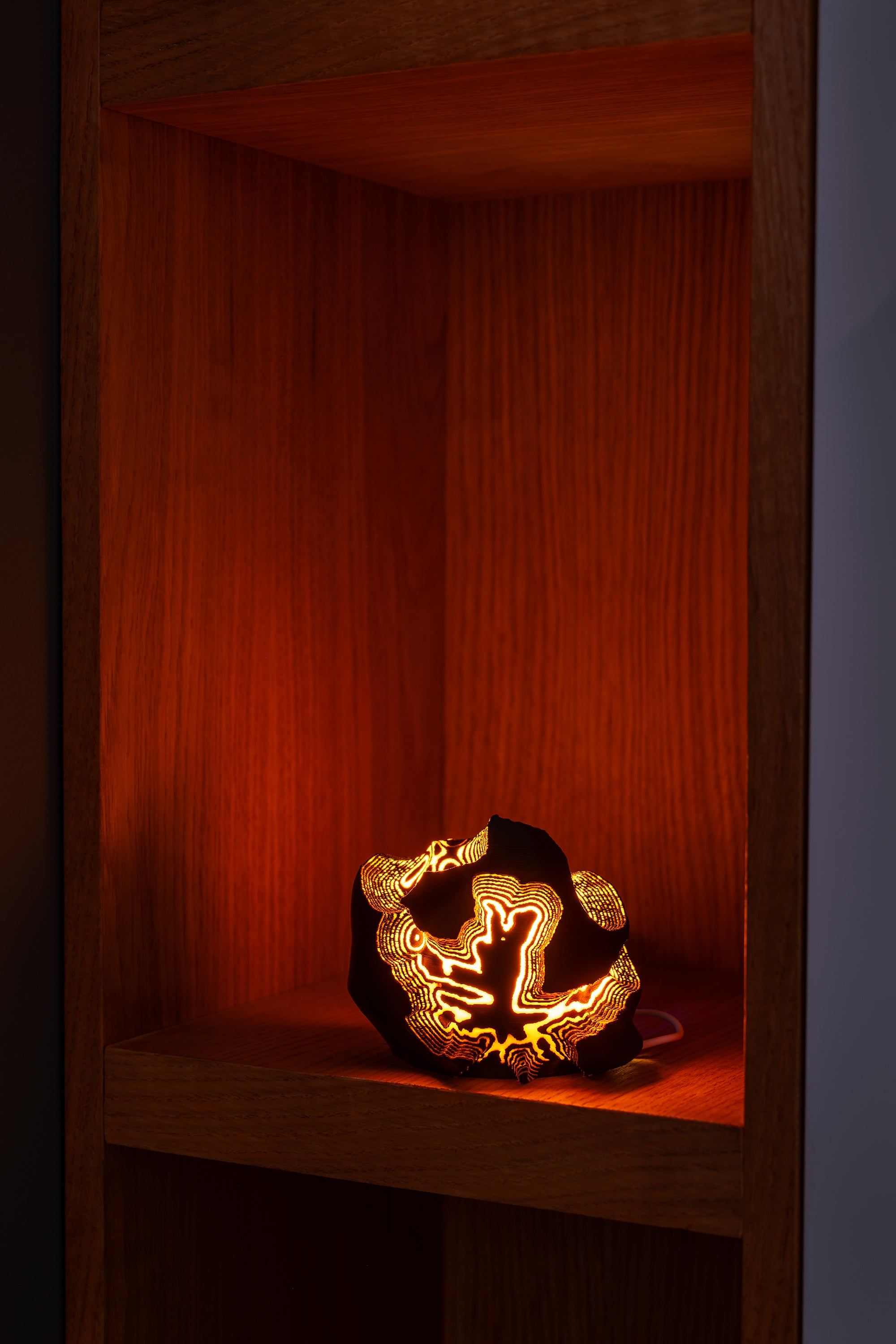 O12-s Fire Sculpted Mini Lamp