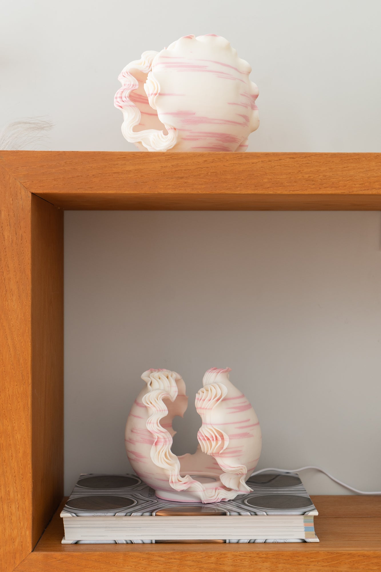 O11-s Ocean Petals Sculpted Mini Lamp