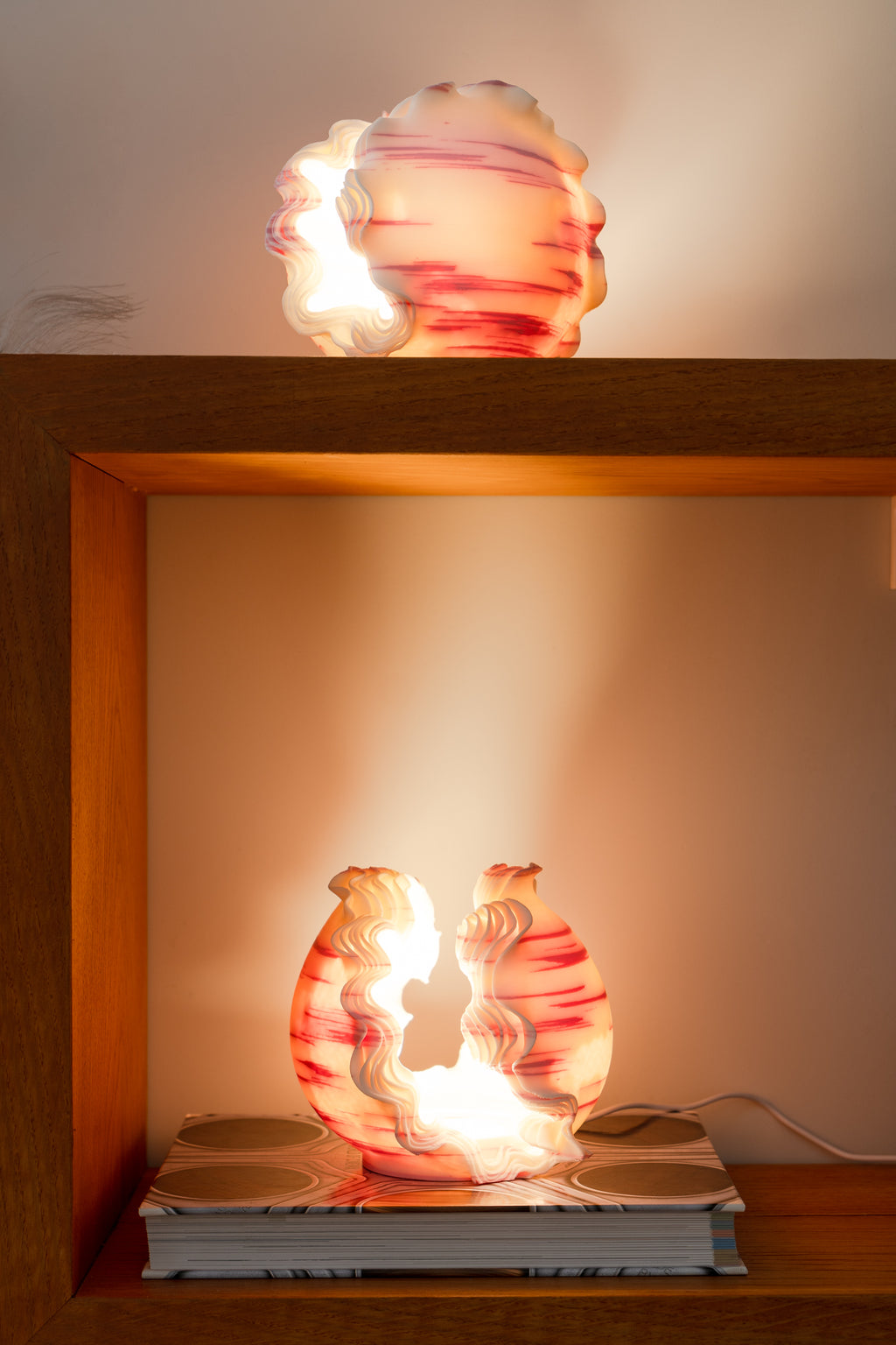 O11-s Ocean Petals Sculpted Mini Lamp