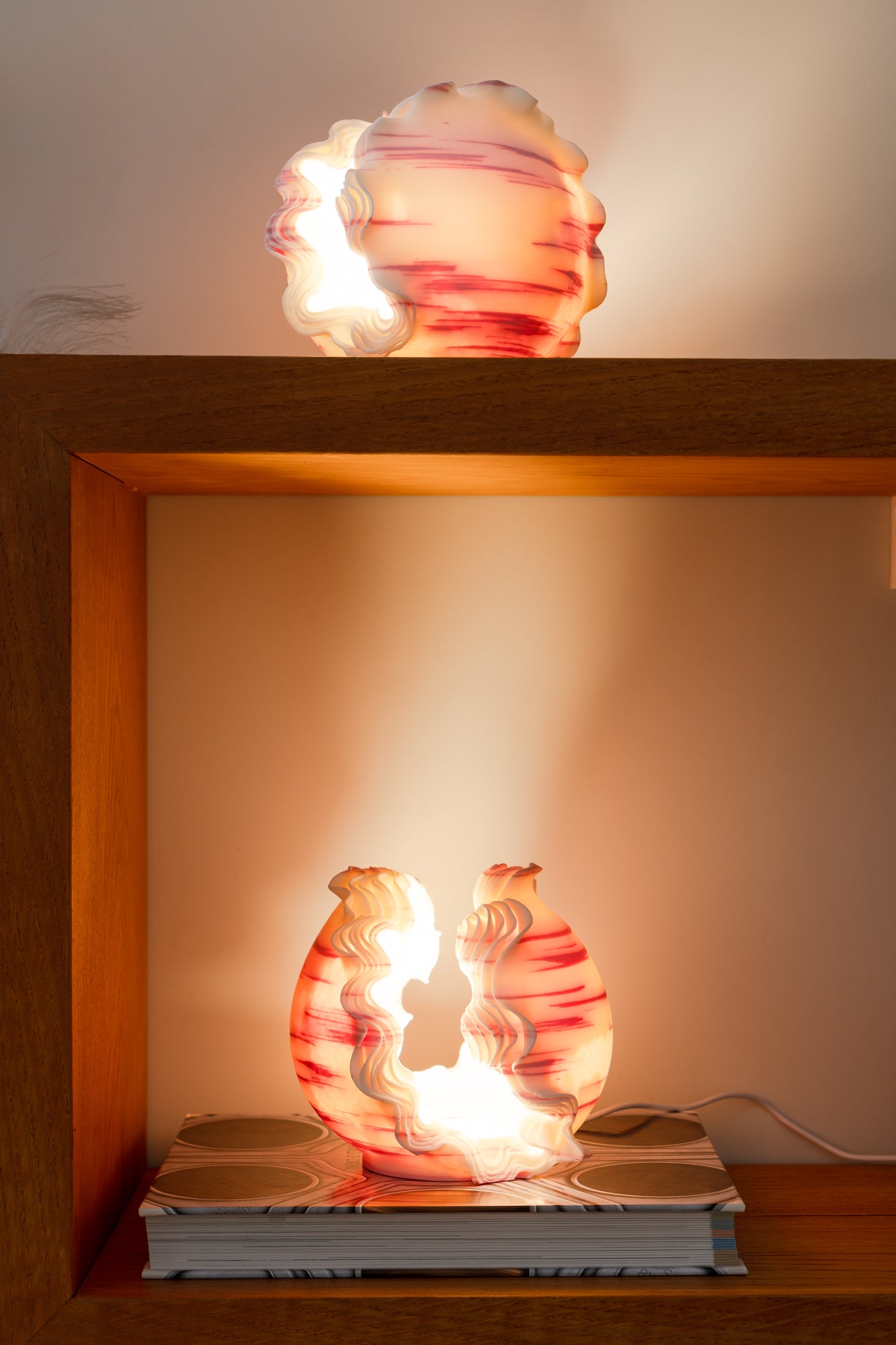 O11-s Ocean Petals Sculpted Mini Lamp